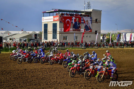 Lucas Coenen vyhrál stylem start - cíl 1. jízdu MXGP Turecka