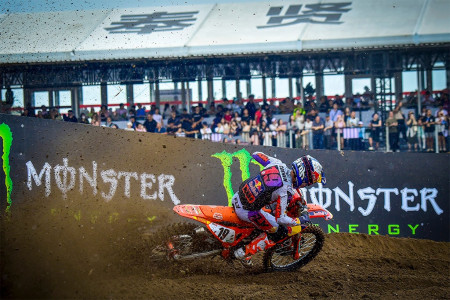 Sacha Coenen celkovým vítězem FIM MX2 Číny 2025! Pódium opanovali jen jezdci Red Bull KTM