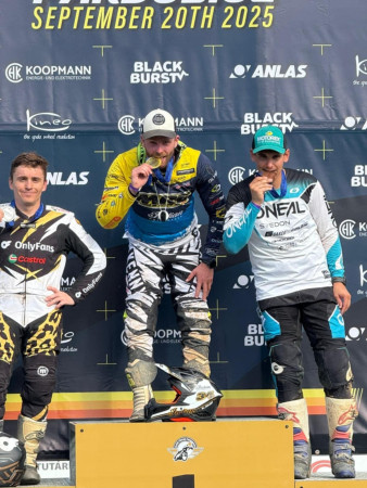 Ervín Krajčovič po vítězství v Pardubicích podruhé v kariéře flat trackovým mistrem světa