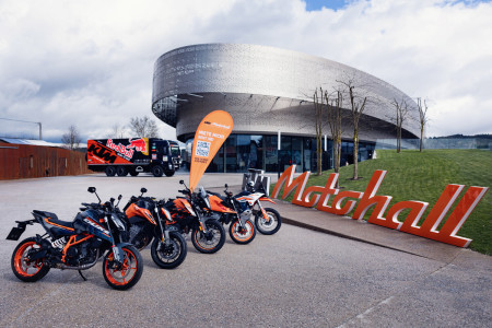 Bajaj Auto, většinový vlastník KTM, připravuje více než 50% propouštění! 