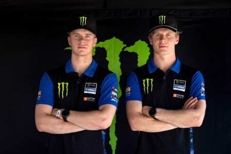 Tovární tým Monster Energy Yamaha Factory MX2 budeou v roce 2026 reprezentovat bratři Karlis a Janis Reisulisovi
