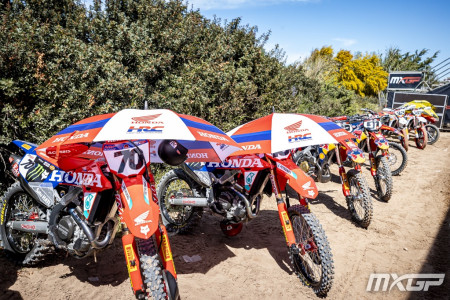 Online: Výsledky a live timing MXGP Sardinie 2026 (neděle)