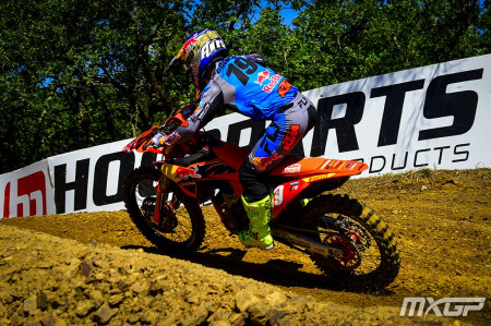 Sacha Coenen celkovým vítězem FIM MX2 Itálie 2026! Julius Mikula celkově sedmý! 