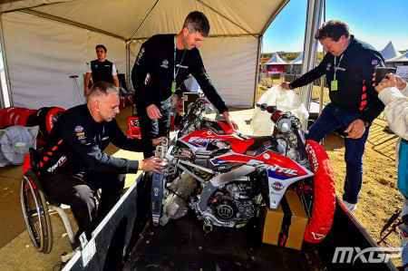 Simon Laengenfelder zvítězil v kvalifikačním závodě MX2 Jižní Afriky! Julius Mikula jízdu nedokončil