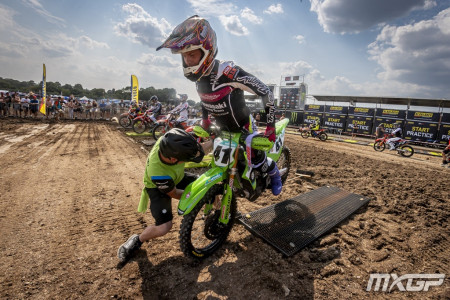 Online: Výsledky a live timing Monster Energy MXGP Velké Británie 2026 (sobota)
