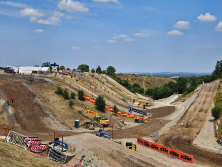Online: Výsledky a live timing Monster Energy MXGP Velké Británie 2026 (neděle)