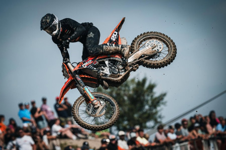 Guillem Farres vítězem FIM MX2 ve Foxhills! Julius Mikula celkově pátý!