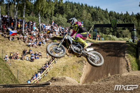 Guiilem Farres triumfálním vítězem FIM MX2 České republiky 2026. Julius Mikula celkově osmý